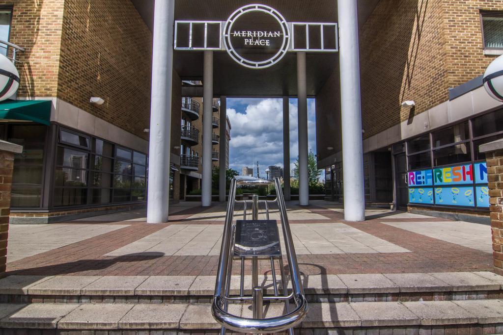 Apartment Wharf - Meridian Place Barking  Exterior foto