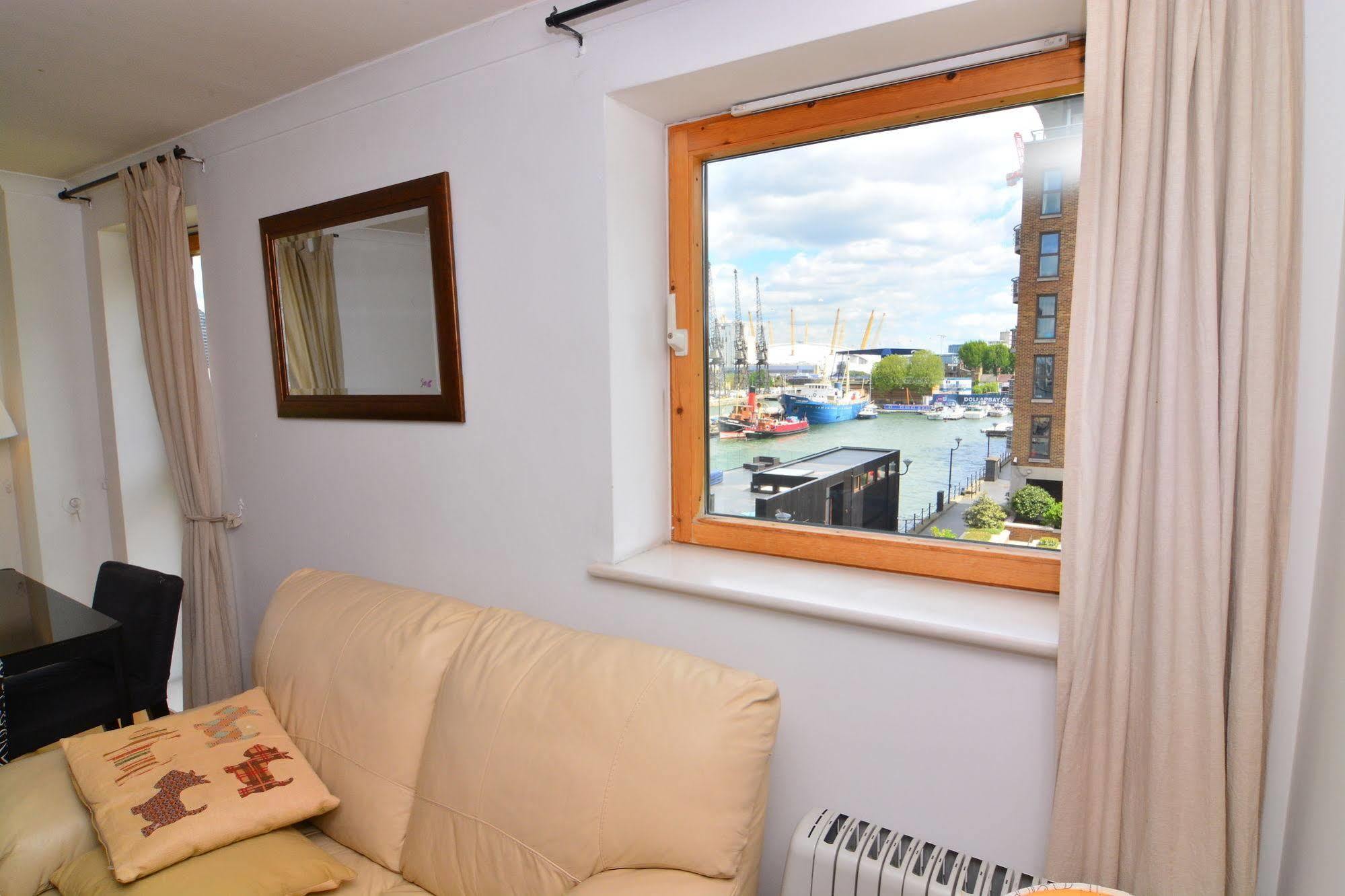 Apartment Wharf - Meridian Place Barking  Exterior foto